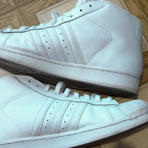 Athletic shoes - Picture 4 of 7